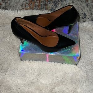 Black heels size 7.5
